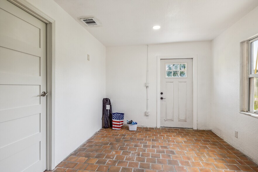 More Photos Of 16905 US Highway 27, Lake Wales Hotel For Sale