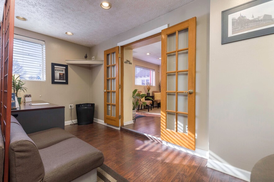 More Photos Of 1545 Berry Blvd, Louisville Auto Dealership For Sale