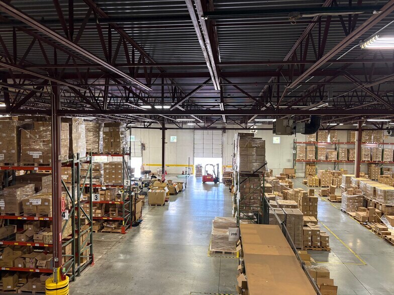 More Photos Of 4640 W Ironwood Dr, Franklin Manufacturing For Sale