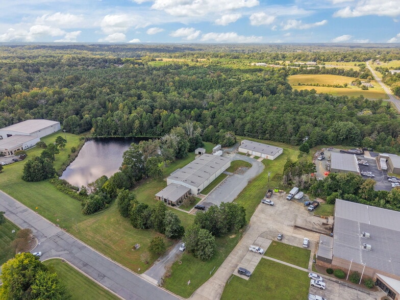 More Photos Of 2245 A Air Park Dr, Burlington Warehouse For Lease