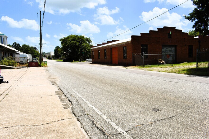 More Photos Of 710 N Perry St, Montgomery Industrial For Lease
