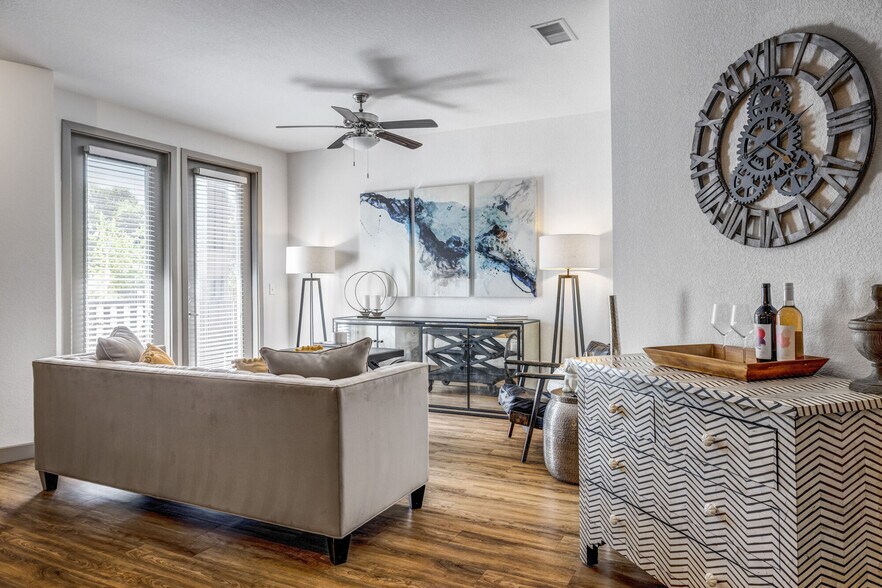 More Photos Of 403 E Koenig Ln, Austin Apartments For Lease