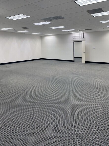 More Photos Of 7615 Siempre Viva Rd, San Diego Manufacturing For Lease