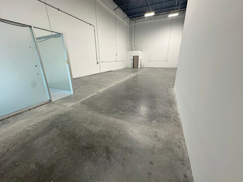 More Photos Of 7814-7816 SW Jack James Dr, Stuart Warehouse For Lease