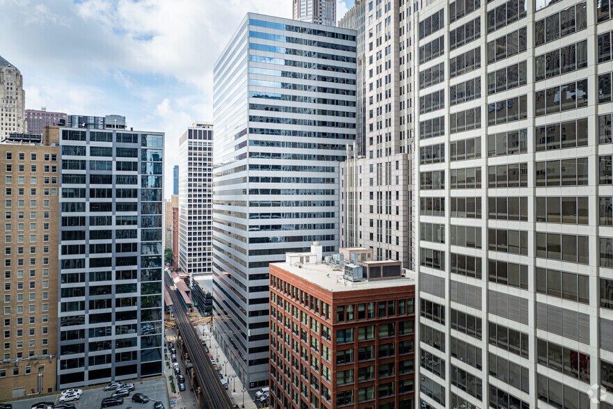 More Photos Of 200 W Adams St, Chicago Office For Lease