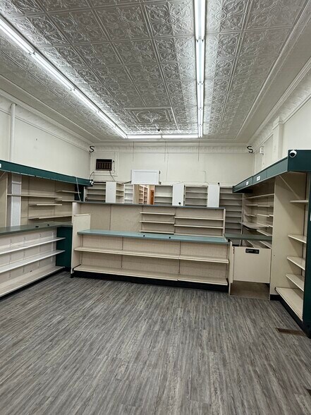 More Photos Of 4185-4187 Hamilton Ave, Cincinnati Storefront Retail Residential For Lease