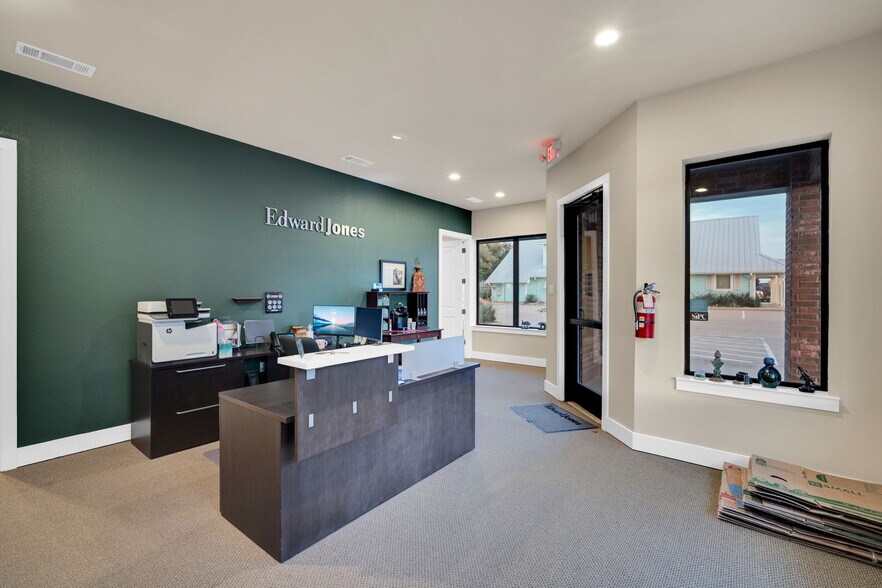 More Photos Of 203 George Hopper Rd, Midlothian Storefront Retail Office For Lease