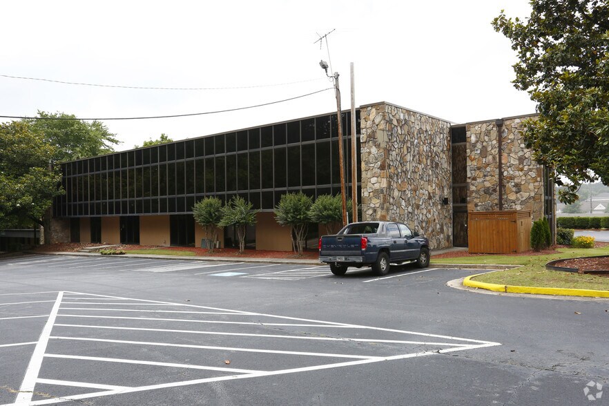 More Photos Of 6685 Peachtree Industrial Blvd, Atlanta Office Residential For Lease