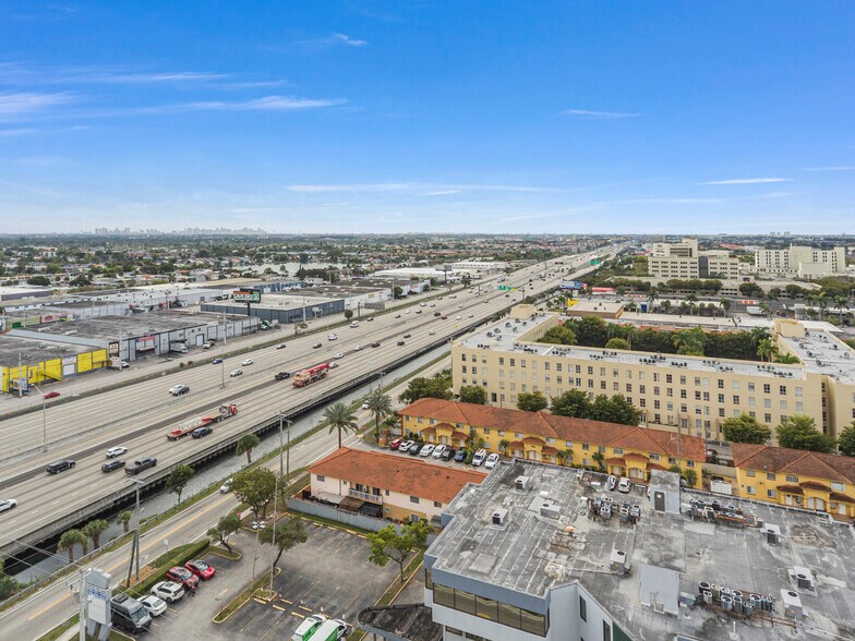 More Photos Of 2075-2129 W 76th St, Hialeah Showroom For Lease