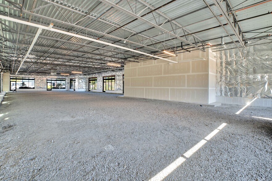 More Photos Of 2462 SE 82nd Ave, Portland Storefront Retail Office For Lease