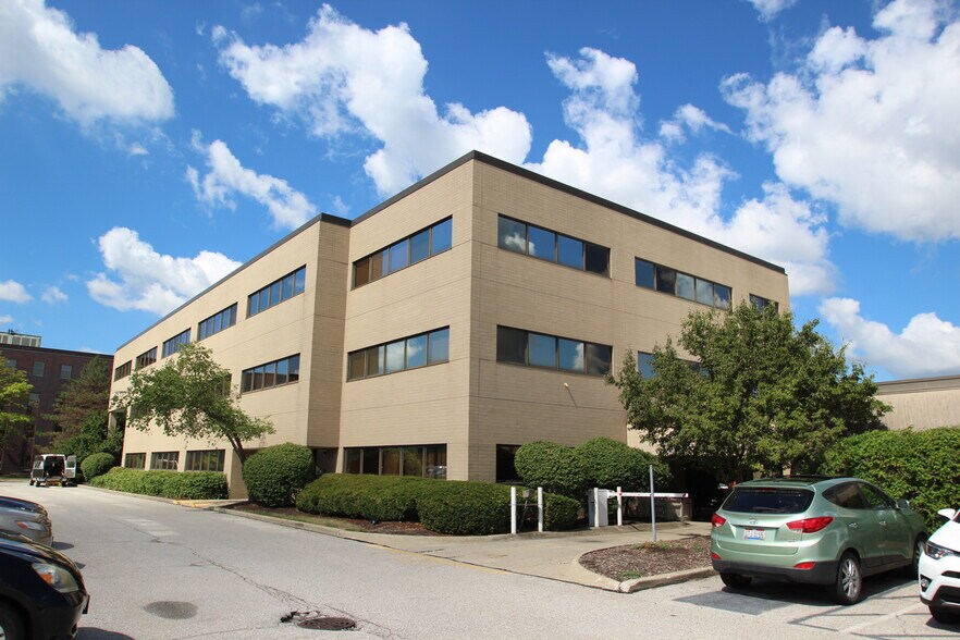 Primary Photo Of 29099-29133 Health Campus Dr, Cleveland Medical For Sale