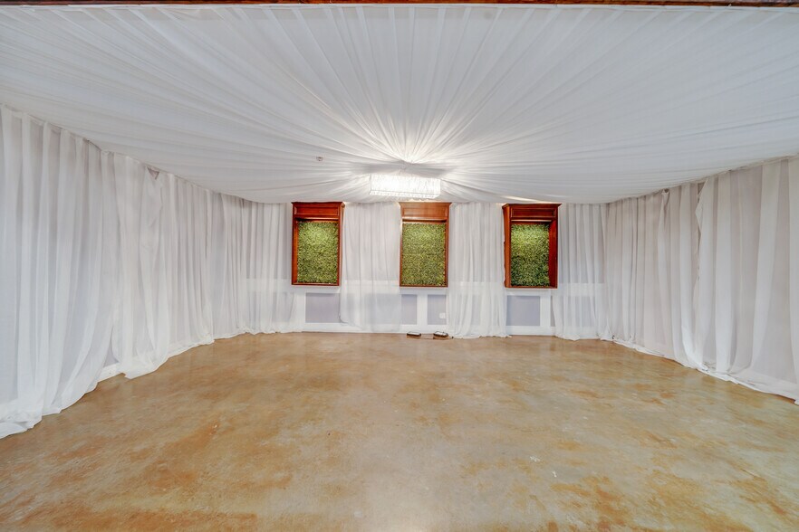 More Photos Of 8012 Endor, Houston Warehouse For Lease