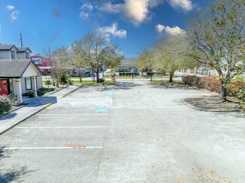 More Photos Of 12682 Shiloh Church Rd, Houston Office Residential For Sale