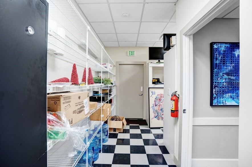 More Photos Of 1882 Porter Lake Dr, Sarasota Light Manufacturing For Sale