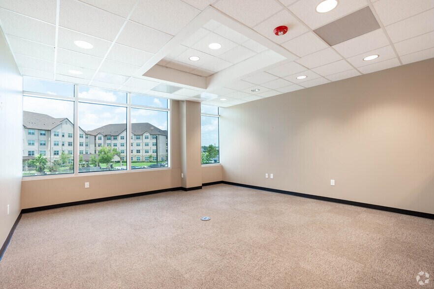 More Photos Of 12941 Gulf Fwy, Houston Office For Lease