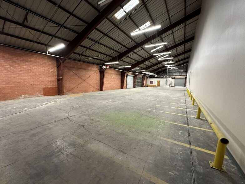 More Photos Of 319 W Peden, San Antonio Distribution For Sale