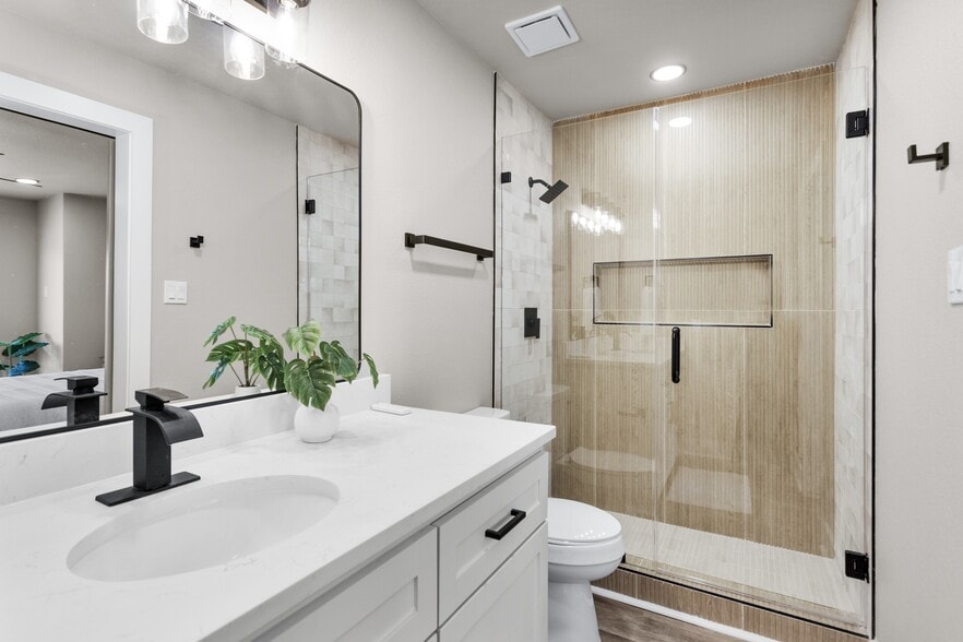 More Photos Of 17578 Highway 105, Montgomery Hotel For Sale