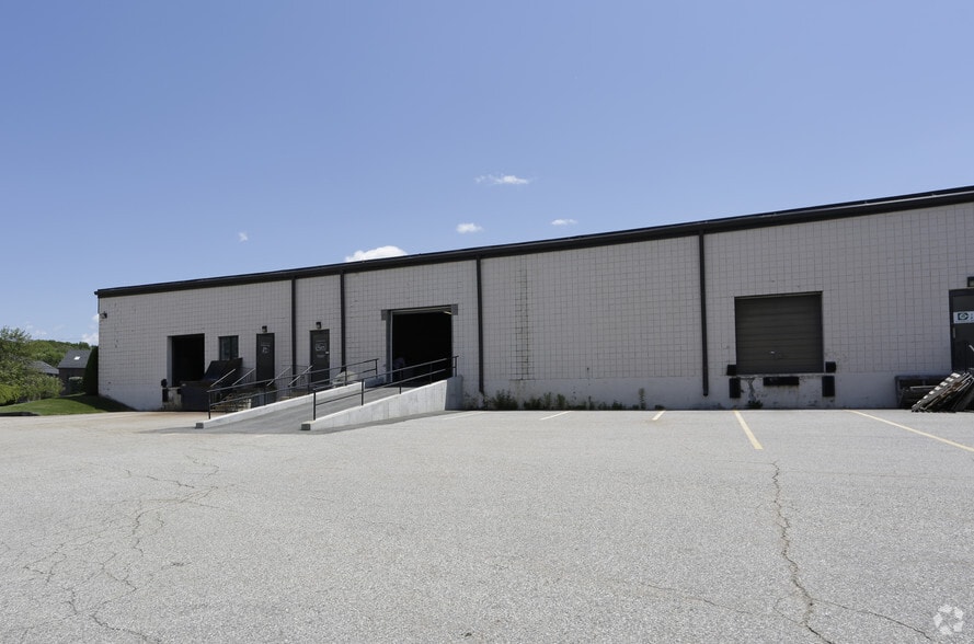 More Photos Of 31-39 Flagship Dr, North Andover Light Distribution For Sale