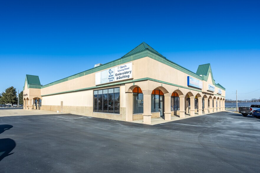 Primary Photo Of 88-96 Northport Dr, Alton General Retail For Lease
