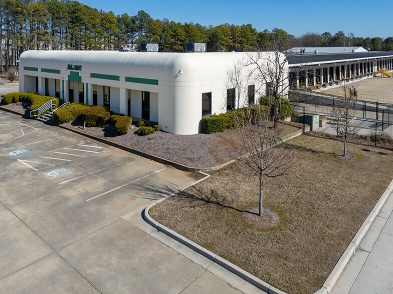 More Photos Of 2400 Barrett Lakes Blvd, Kennesaw Truck Terminal For Lease