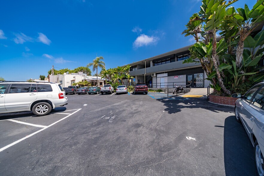 More Photos Of 2515 E Coast Hwy, Corona Del Mar Storefront Retail Office For Sale