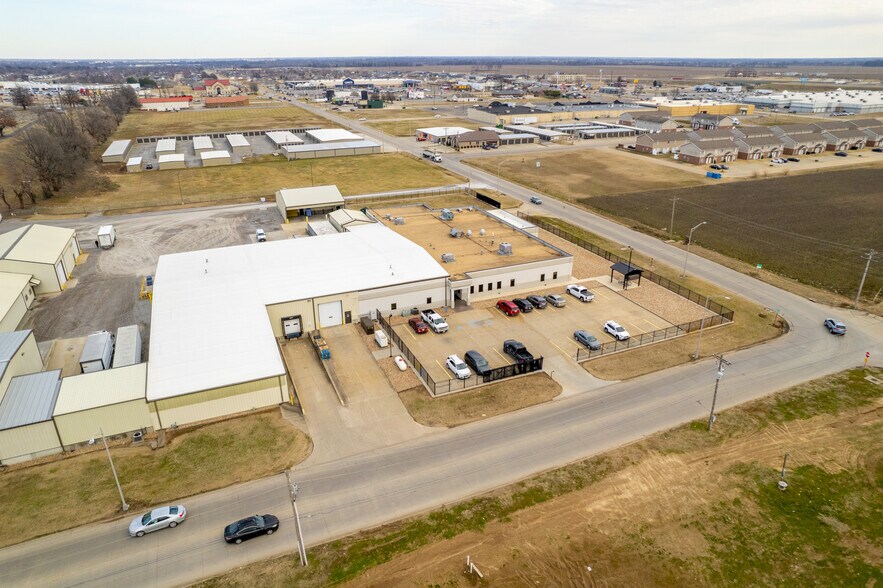 More Photos Of 108 Stallcup Dr, Sikeston General Retail For Sale