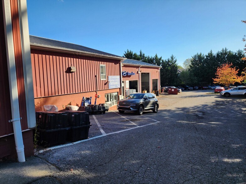 More Photos Of 2934 Valley Ave, Winchester Auto Dealership For Lease