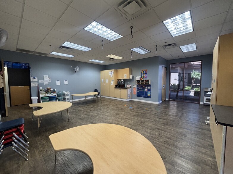 More Photos Of 1830 S Alma School Rd, Mesa Medical For Sale