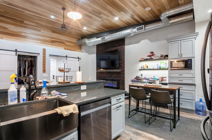 More Photos Of 2727 E Michigan Ave, Ypsilanti Warehouse For Sale