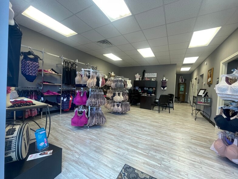 More Photos Of 2231 NW Broad St, Murfreesboro Showroom For Lease