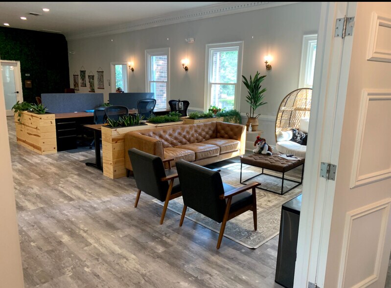 More Photos Of 201 E Academy St, Fuquay-Varina Office For Sale