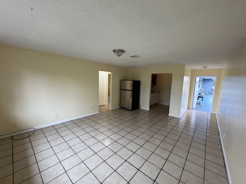 More Photos Of 927 S Pine St, Lake Worth Apartments For Sale