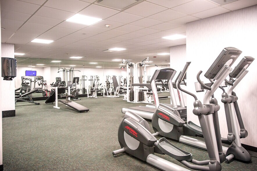 More Photos Of 1377 Motor Pky, Islandia Office For Lease