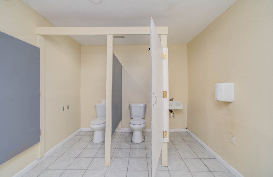 More Photos Of 11411 Homestead Rd, Houston Religious Facility For Sale