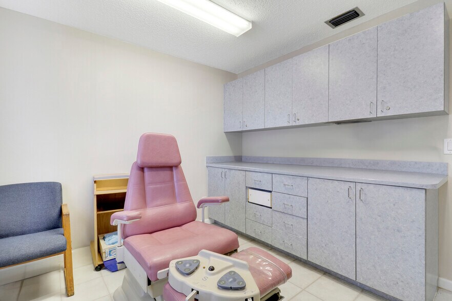 More Photos Of 1791 SE Port St Lucie Blvd, Port Saint Lucie Medical For Sale