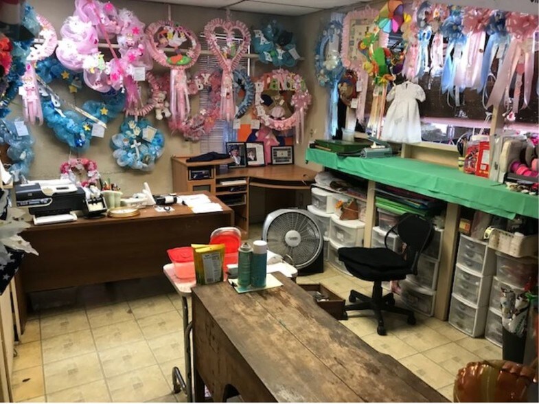 More Photos Of 1117-1119 Bustamante St, Laredo General Retail For Sale
