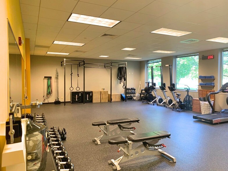 More Photos Of 1800 S Oak St, Champaign Office For Lease