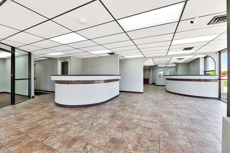 More Photos Of 11209 W Kellogg, Wichita Auto Dealership For Sale