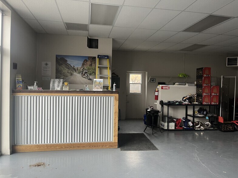 More Photos Of 122 Pine St, Buena Vista Service For Lease