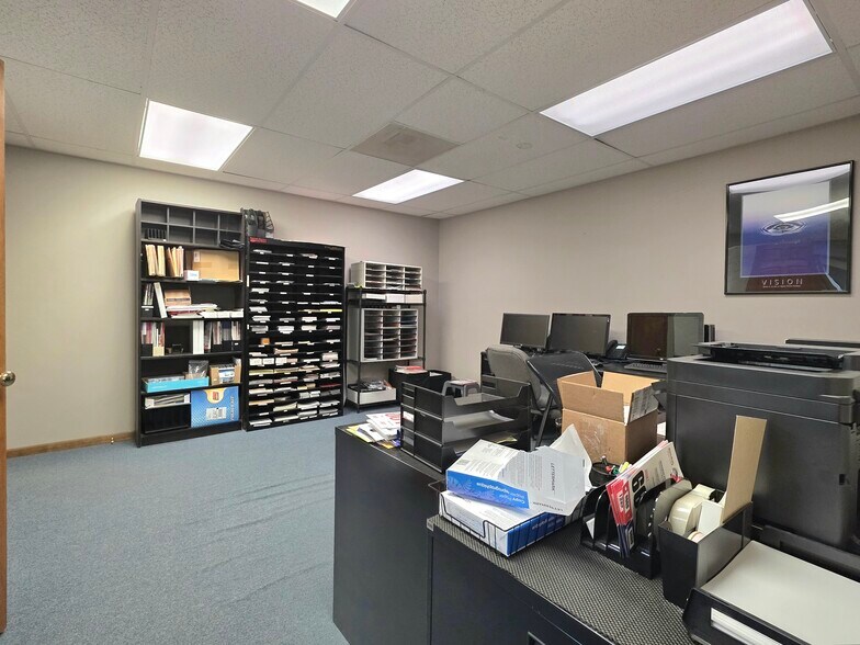 More Photos Of 14440 W Edison Dr, New Lenox Manufacturing For Sale