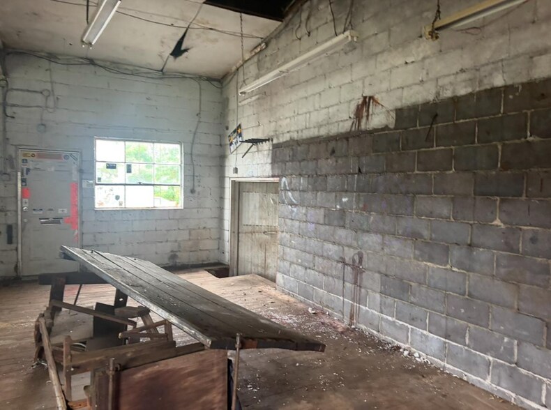 More Photos Of 21 Route 45, Mannington Flex For Sale