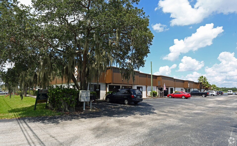 More Photos Of 109-111 Dunbar Ave, Oldsmar Warehouse For Lease