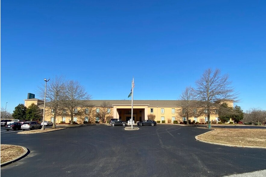 Primary Photo Of 173 Carroll Rd, Benton Hotel For Sale