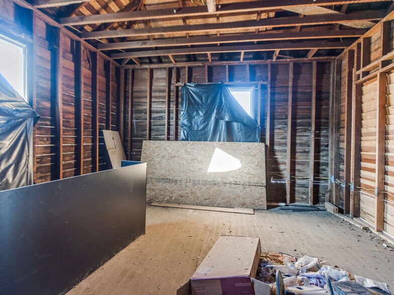 More Photos Of 1628 Linwood Blvd, Oklahoma City Freestanding For Sale