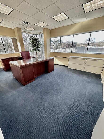 More Photos Of 67 Holly Hill Ln, Greenwich Office For Sale
