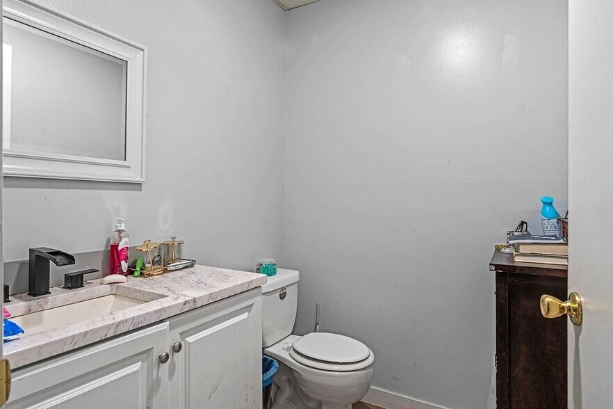 More Photos Of 111 N 3rd St, Ozark General Retail For Sale