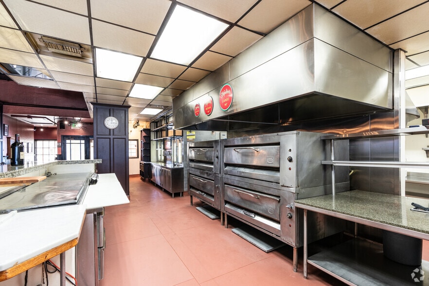 More Photos Of 1535-1541 Giammona Dr, Walnut Creek Storefront For Sale