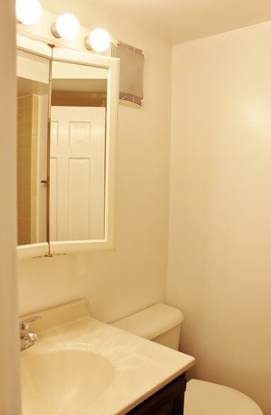 More Photos Of 1804 T St NW, Washington Office For Lease