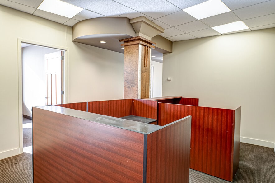 More Photos Of 585 Broadhollow Rd, Melville Warehouse For Lease