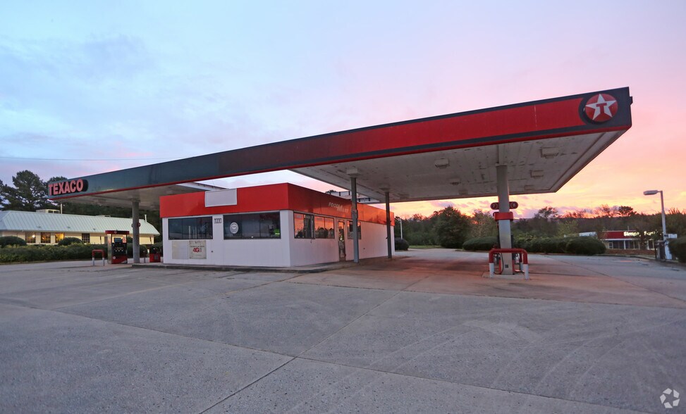 More Photos Of 3030 N Memorial Pky, Huntsville Convenience Store For Sale